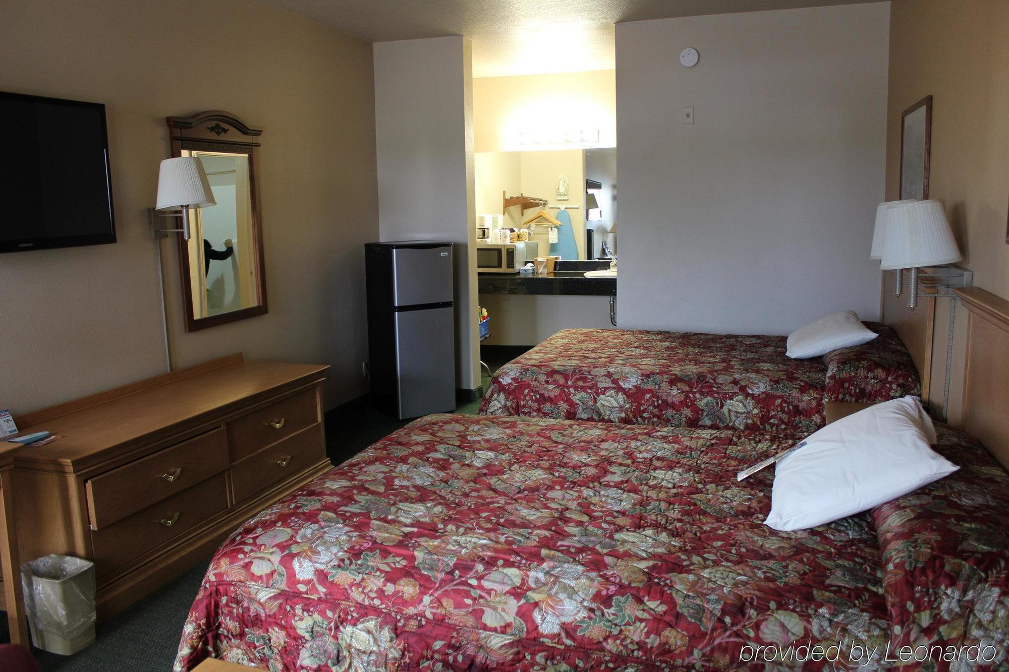 Lone Star And Motel Victoria