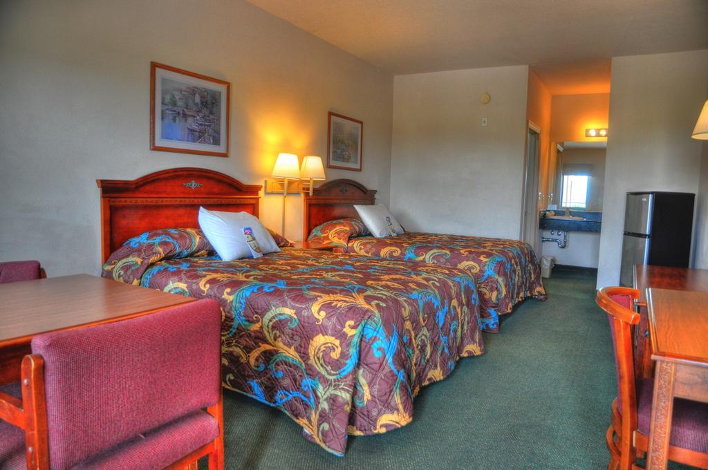 Lone Star And Motel 2*
