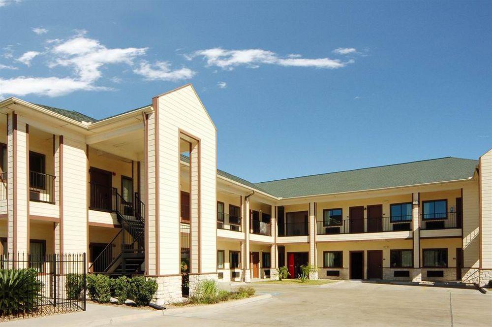 Lone Star And Motel 2*