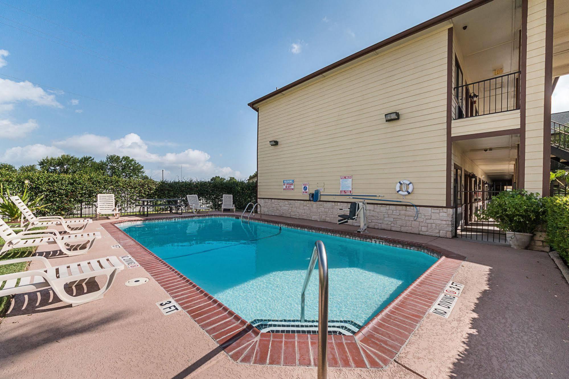 Lone Star And Motel