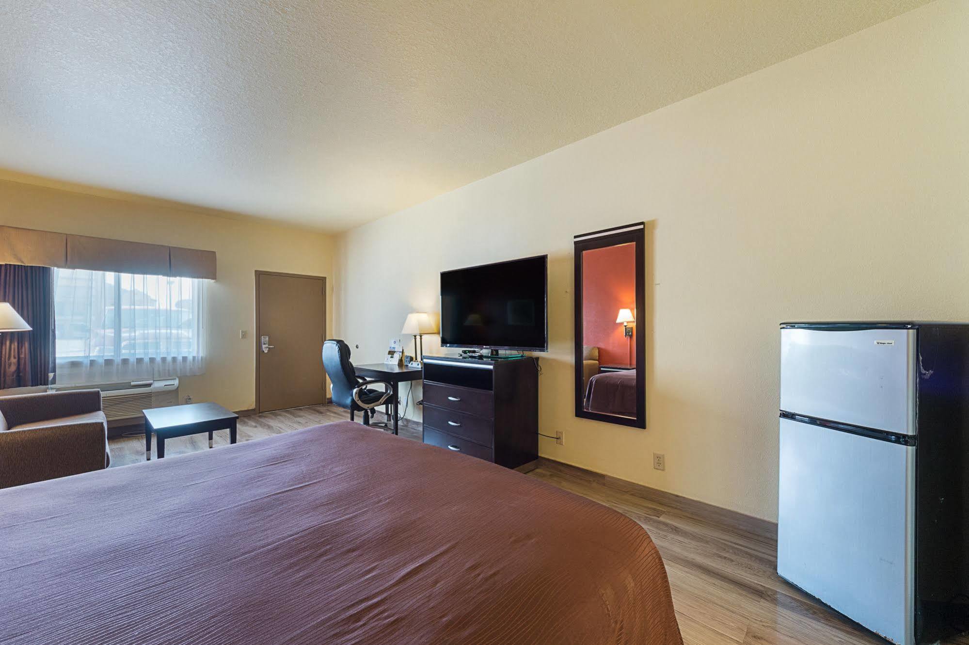 Lone Star And Motel 2*