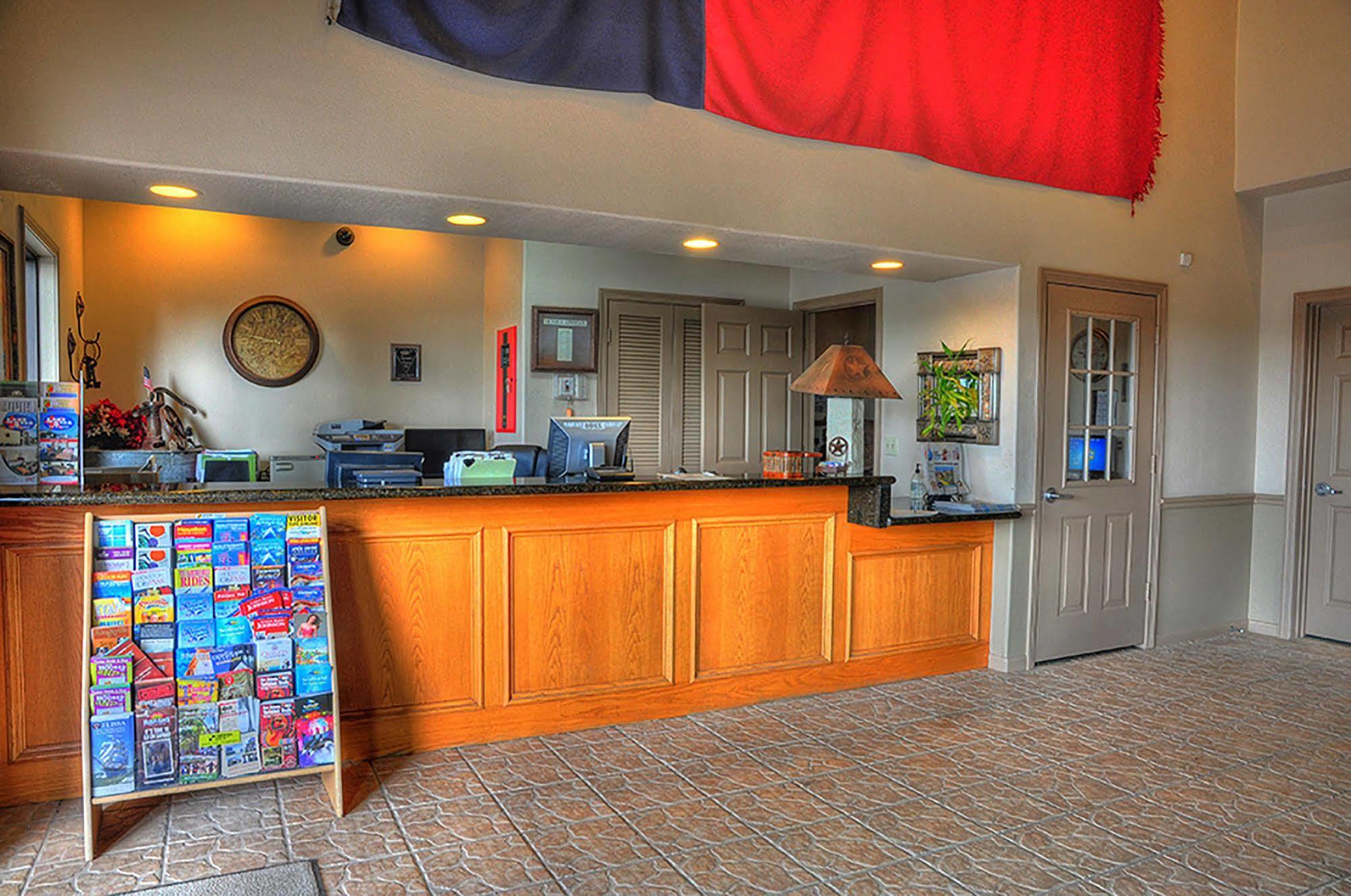 Lone Star And Motel 2*