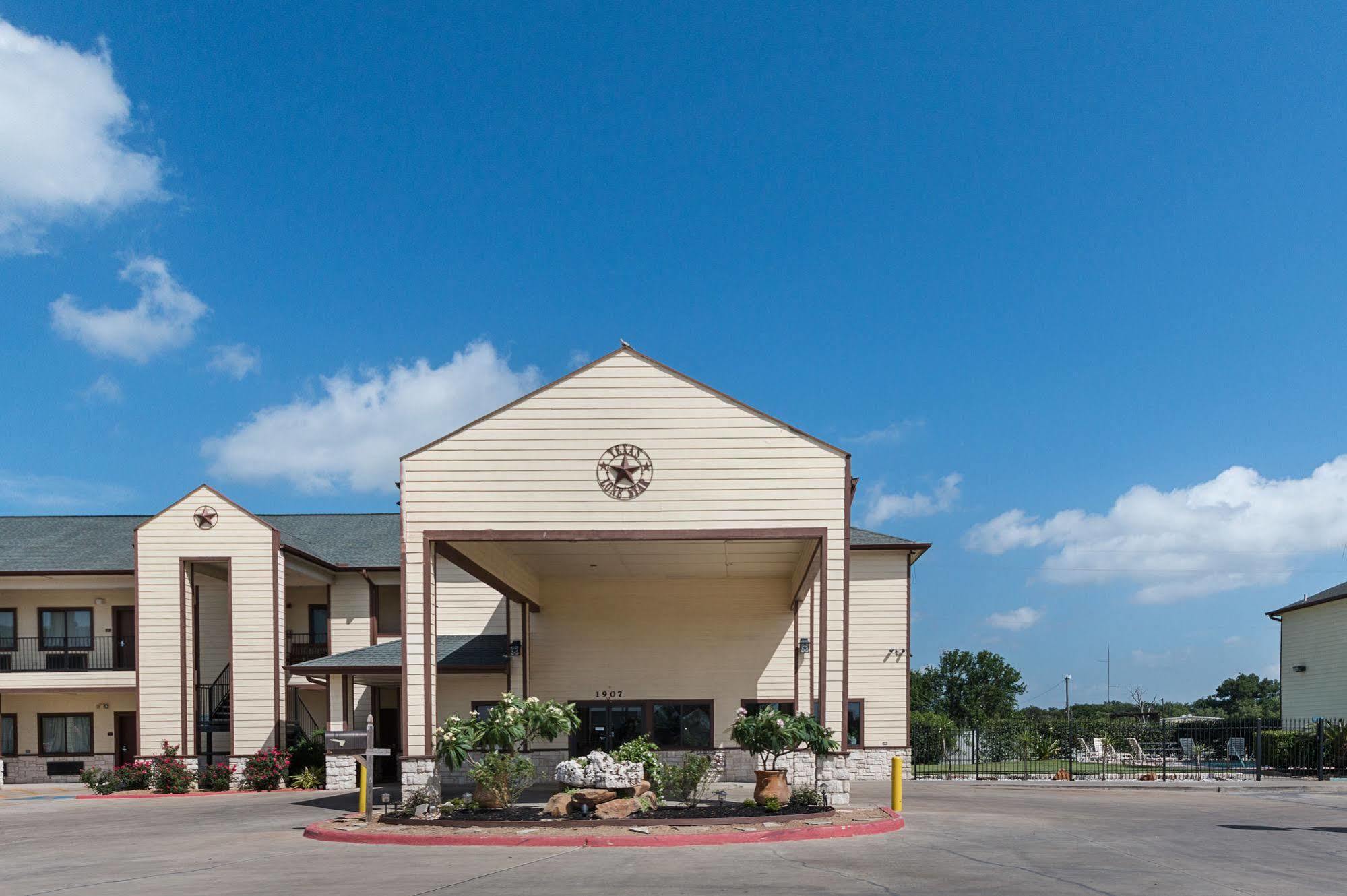 Lone Star And Motel 2*